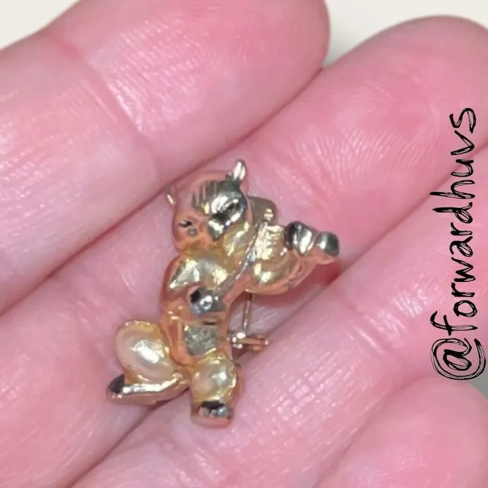 Cat Playing the Fiddle - Faux Pearl Knees - 1” Brooch